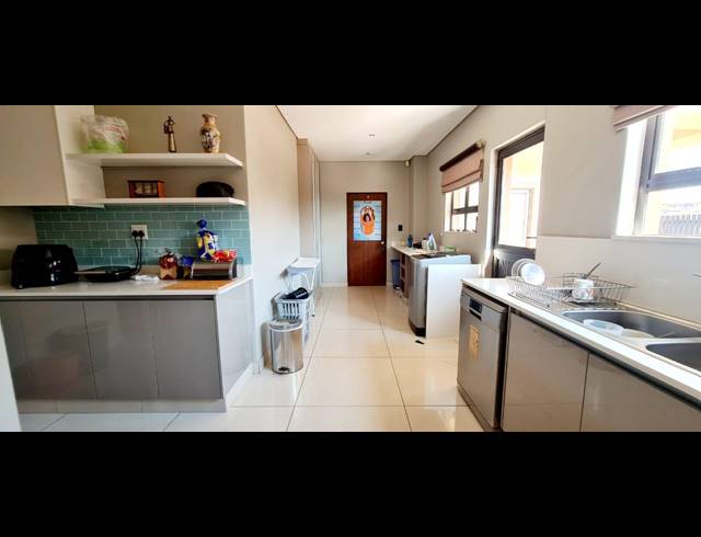 5 BEDROOM HOUSE FOR SALE IN IZINGA RIDGE